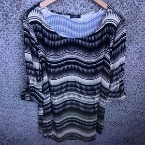 Wavy Stripe Black & White Women's Top